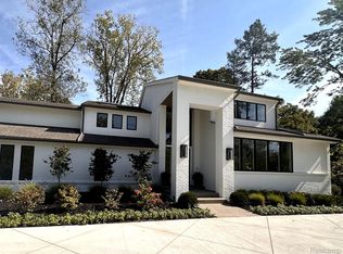 3715 Shallow Brook Dr, Bloomfield Hills, MI 48302