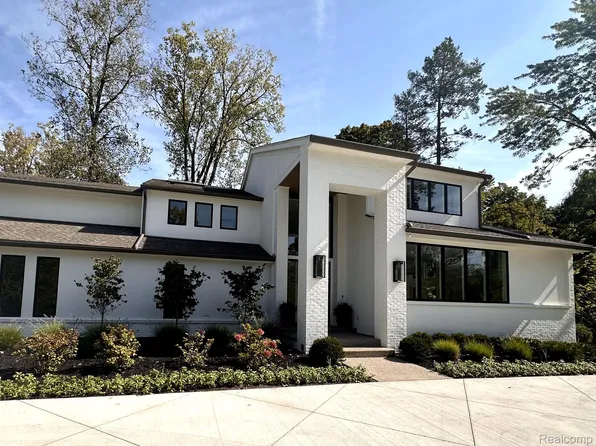 3715 Shallow Brook Dr, Bloomfield Hills, MI 48302