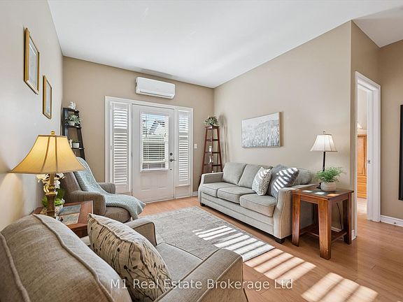 4th image of 760 Woodhill Dr #104