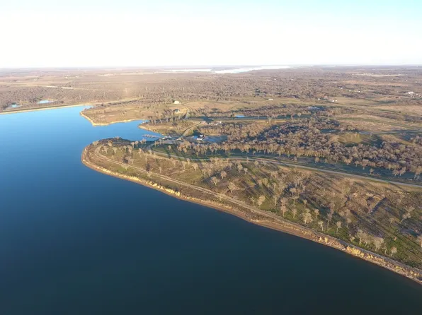 78 Shoreside Dr, Corsicana, TX 75109