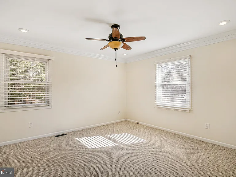 510 Retford Dr — Photo 15