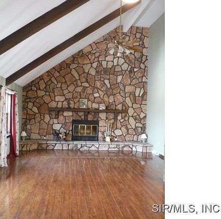 Living room w fireplace