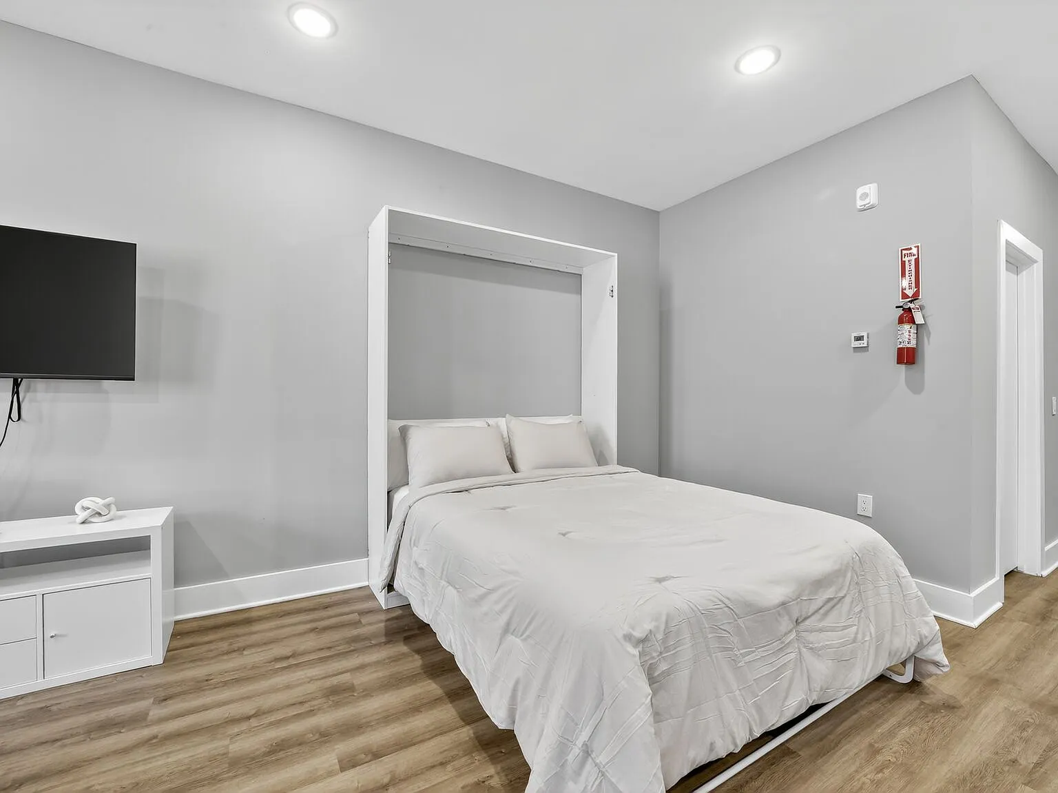 Studio, 676 sqft, $2,900 — Photo 4