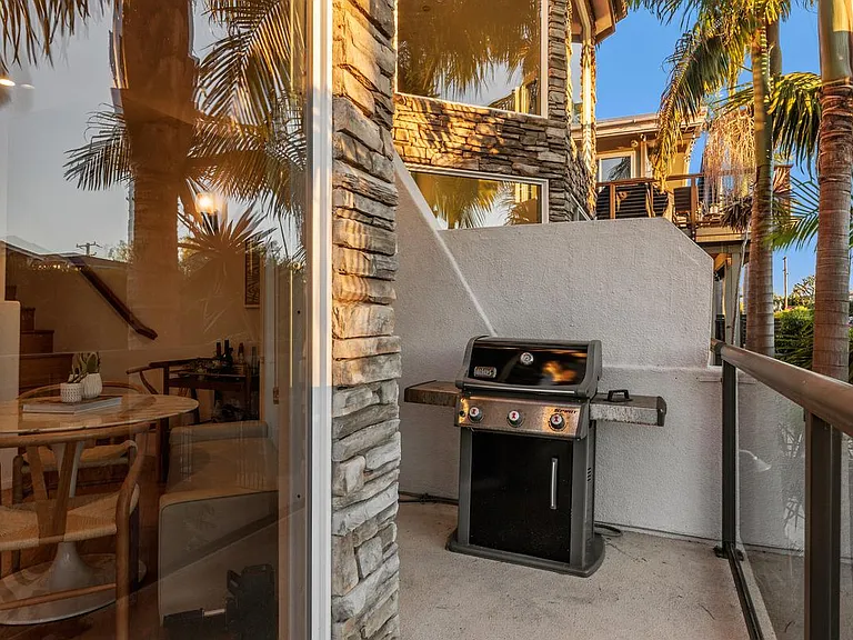 2341 Manchester Ave — Photo 10