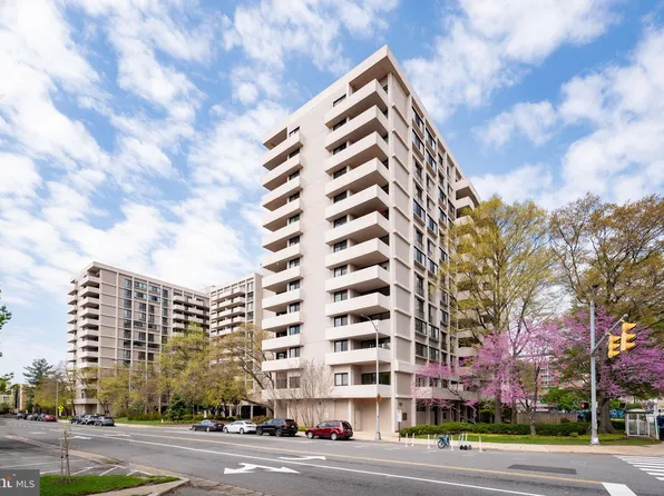 4141 N Henderson Rd APT 127, Arlington, VA 22203