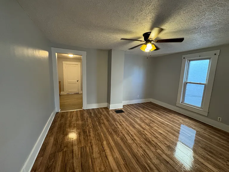 437 E Central Ave #B — Photo 2