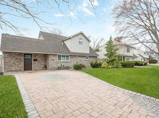 138 Rim Lane, Hicksville, NY 11801