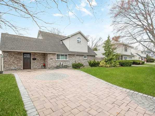 138 Rim Lane, Hicksville, NY 11801