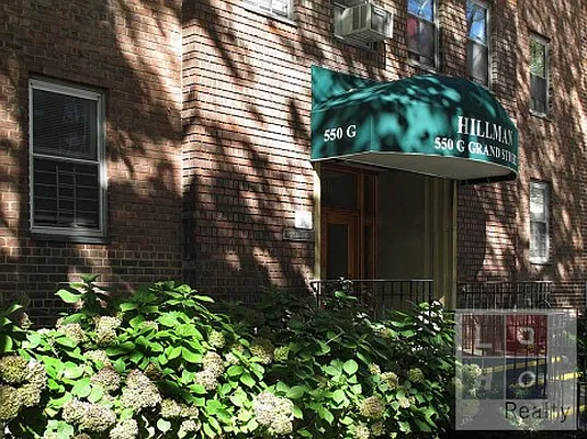 Sold by LoHo Realty | media 2