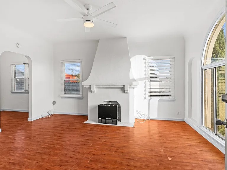 1115 E Broadway — Photo 10