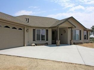 24520 Jacaranda Dr, Tehachapi, CA 93561