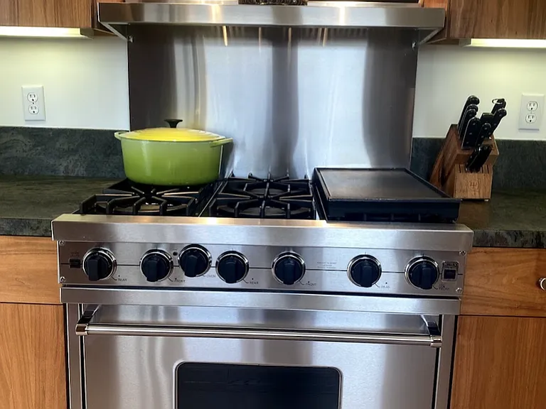813 Clayton St — Photo 8