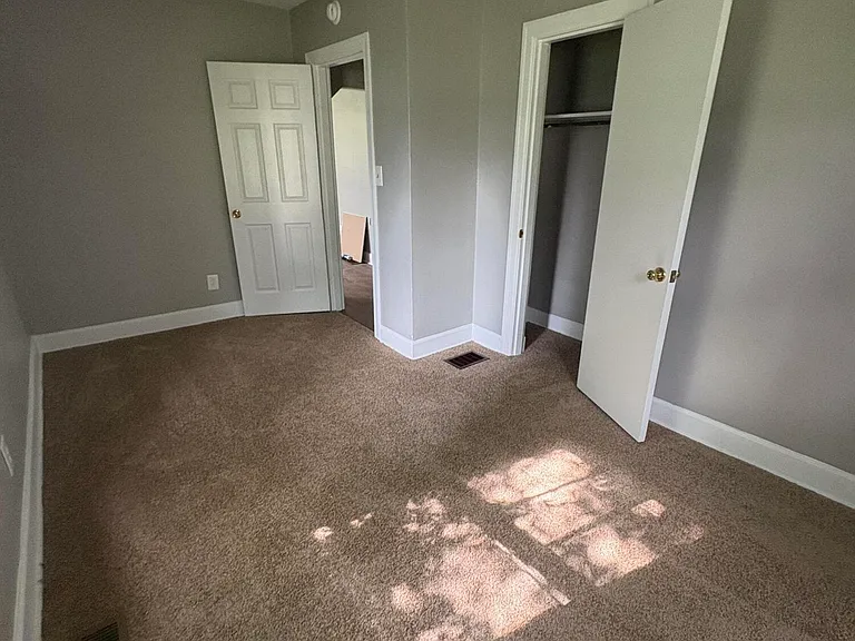 1120 Sparks Rd — Photo 4