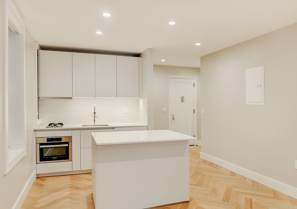 1st image of 225 W 23rd St #2252R