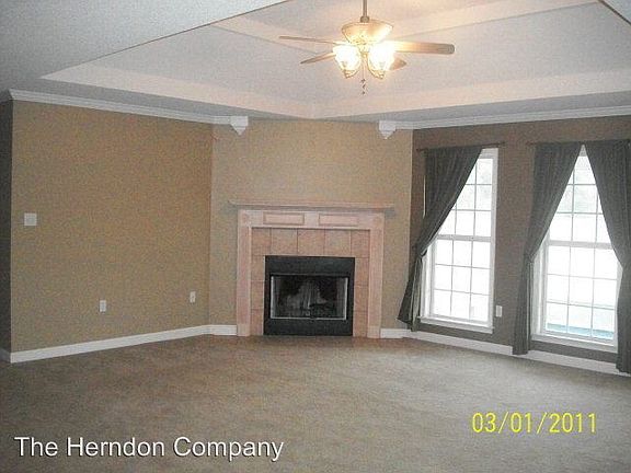3rd image of 4326 Sandy Springs Dr