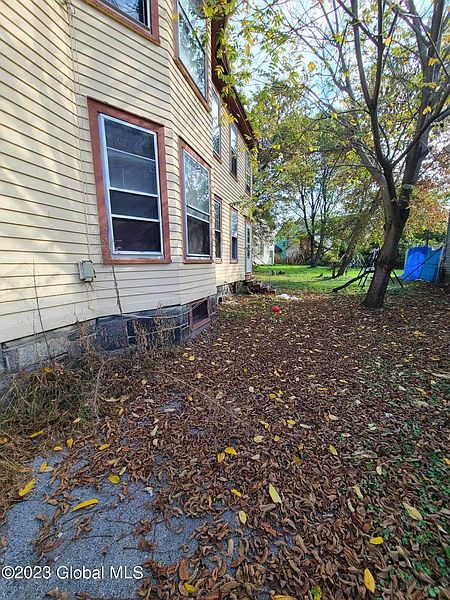 3rd image of 18 Temple Street