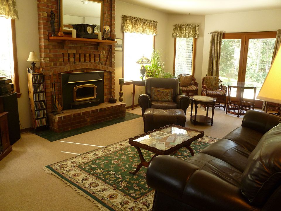 SW facing Living room