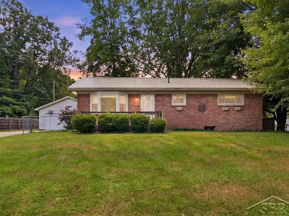 1072 E Stewart Rd, Midland, MI 48640