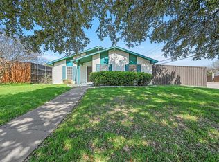 901 Arbor Downs Dr, Plano, TX 75023