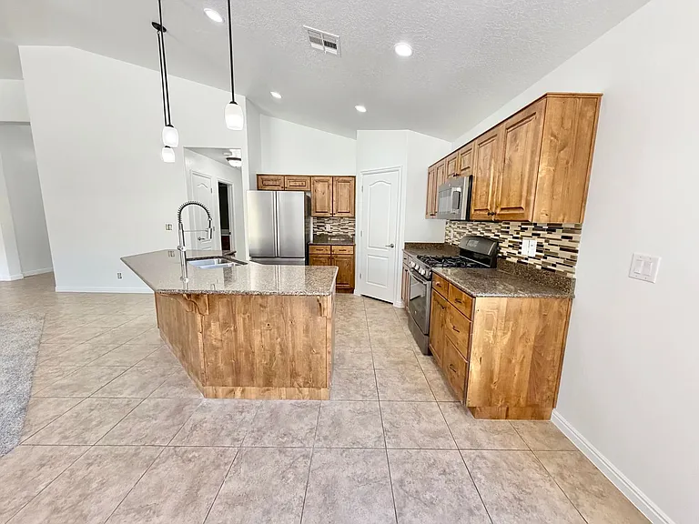 1009 W 4100 S — Photo 14