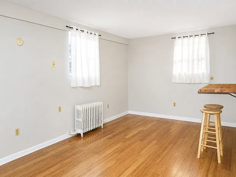 Studio (Unit 261-05)