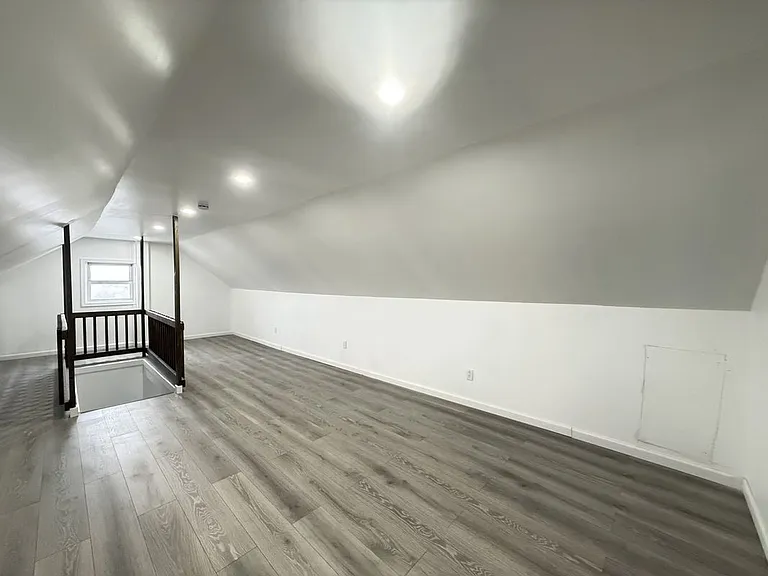 735 Main St — Photo 17