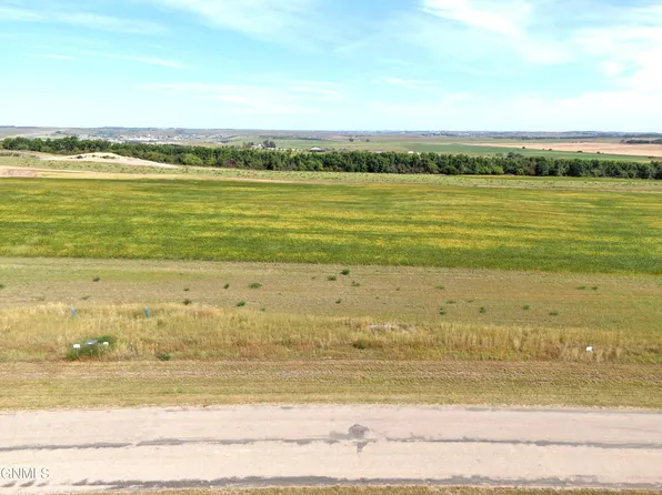 15008 Acadia Dr, Bismarck, ND 58503