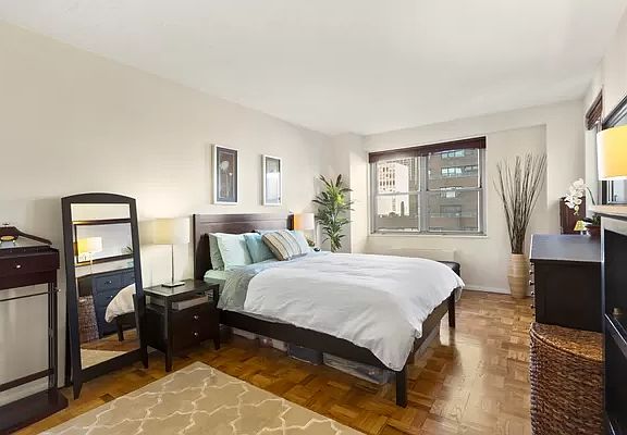 2nd image of 300 E 40th St APT 19V