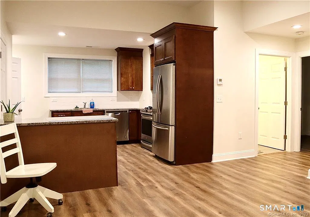 2 bed, 1.0 bath, 800 sqft, $1,800 — Photo 1