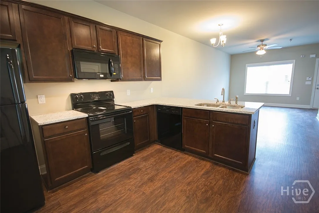 2 bed, 2.5 bath, 1088 sqft, $1,450 — Photo 3