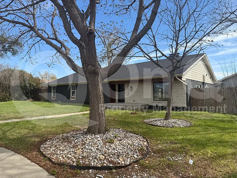 2517 Canterbury Ct — Photo 3