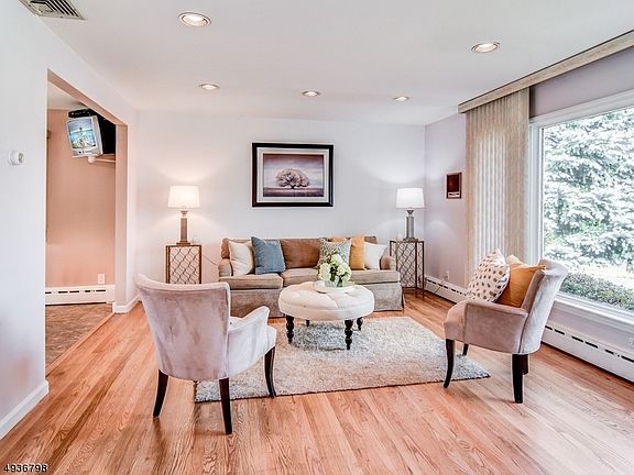 3rd image of 140 Willard Ave