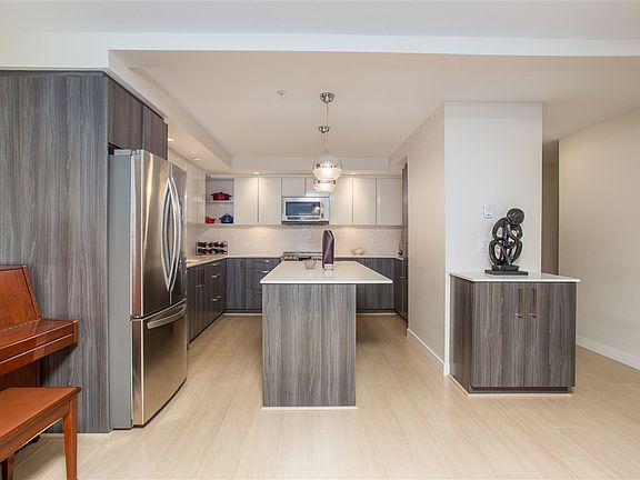 5th image of 160 Shoreline Cir #508