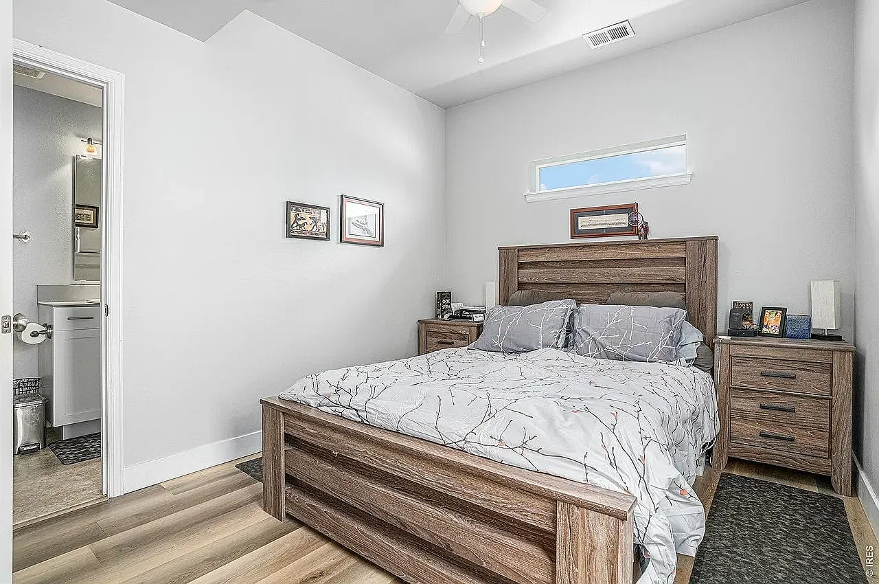 3 bed, 2016 sqft, $1,000 — Photo 2
