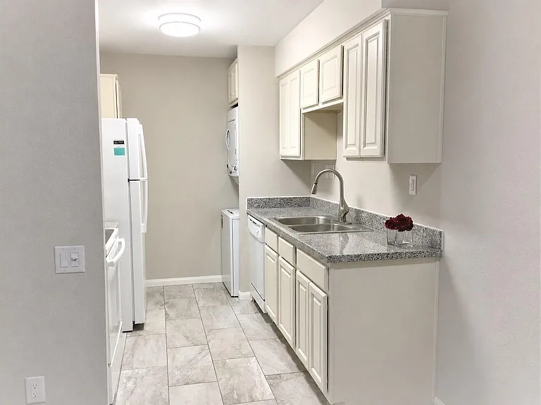 1860 White Oak Dr #217 — Photo 9