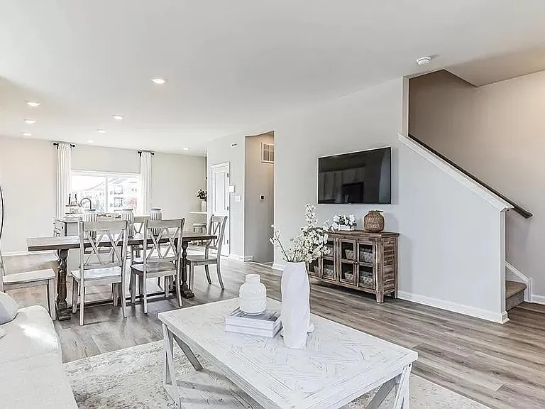 210 Macoun Way — Photo 3