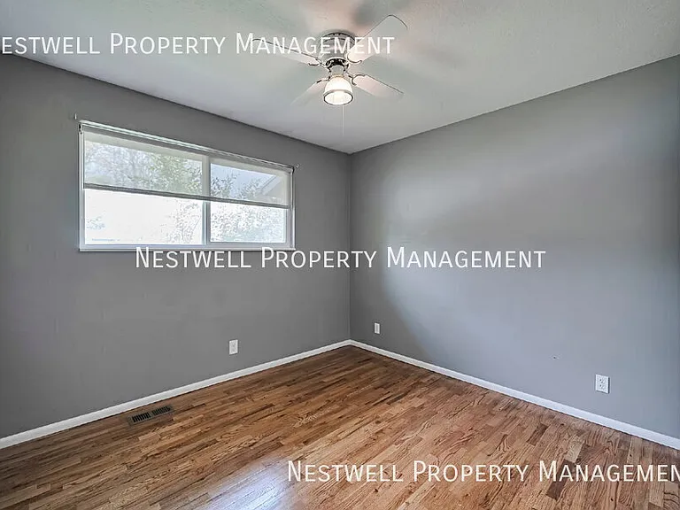 1335 E Maplewood Dr — Photo 22