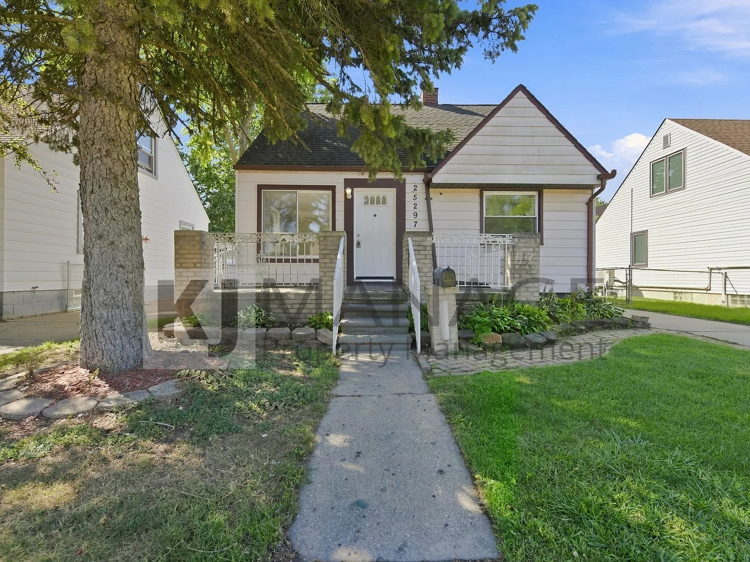 3 bed, 1000 sqft, $1,600 — Photo 1
