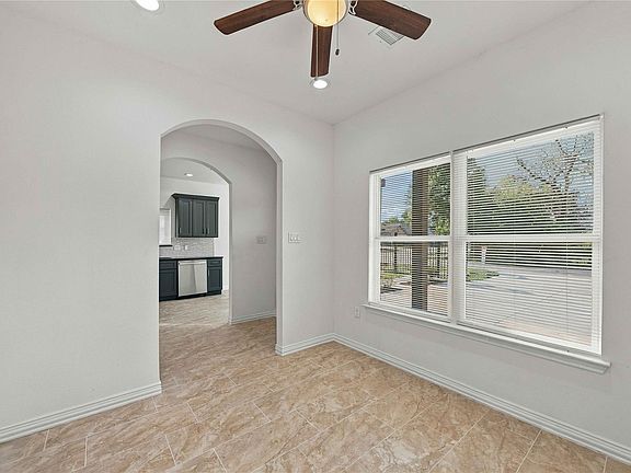3rd image of 8147 Chateau St