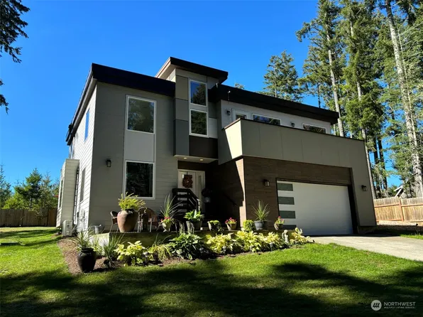 210 E Emerald Lake Drive W, Grapeview, WA 98546
