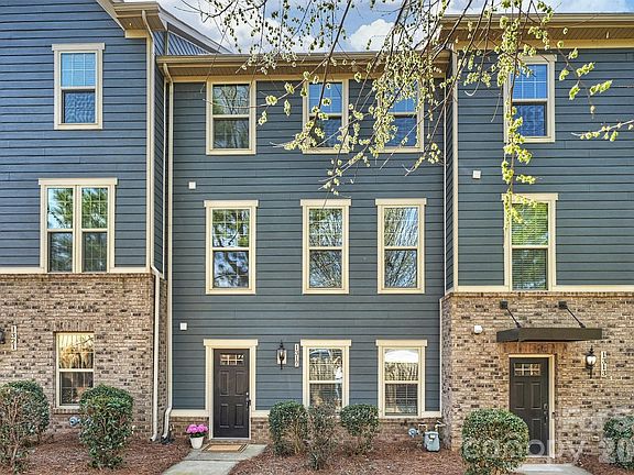 2nd image of 1317 Queen Lyon Ct