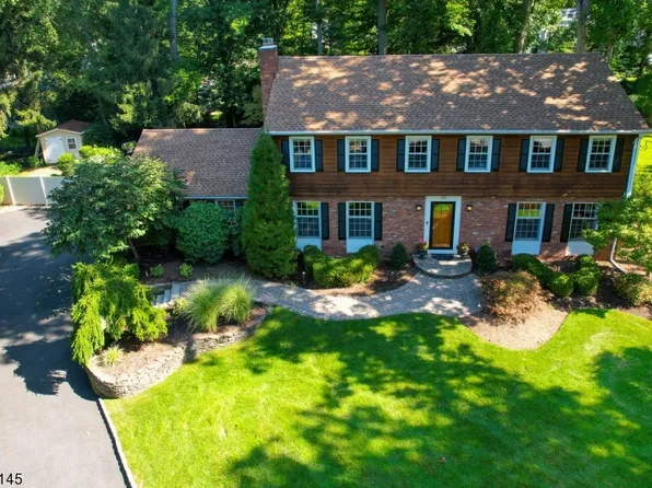 35 Berkshire Pl, Allendale Boro, NJ 07401