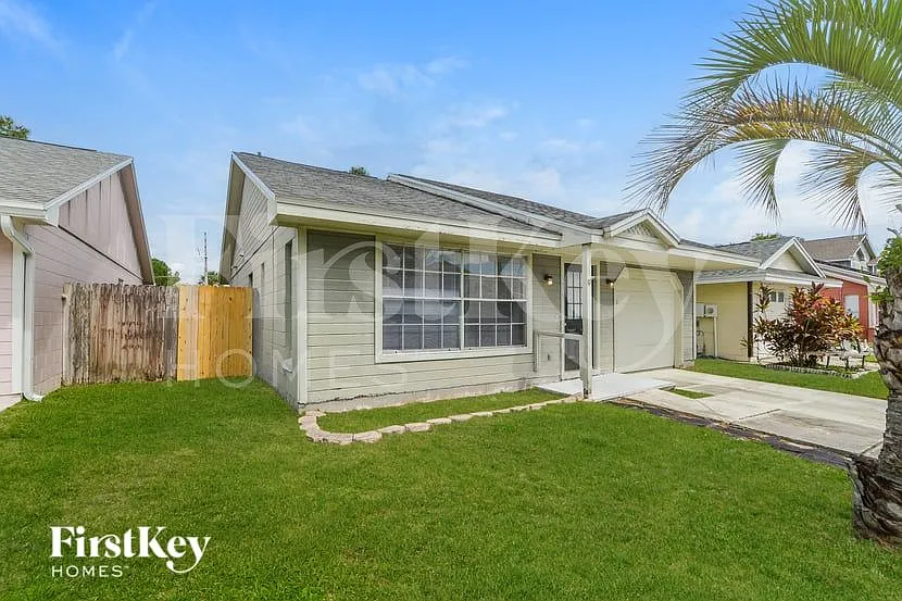 3 bed, 2.0 bath, 1142 sqft, $2,260 — Photo 2