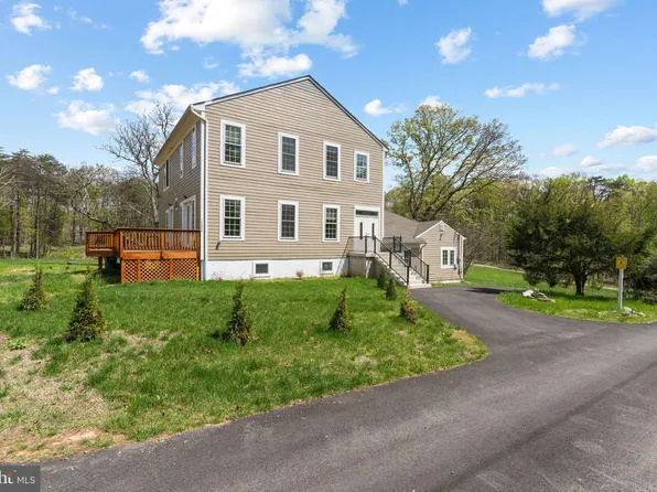 12304 Popes Head Rd, Fairfax, VA 22030