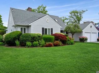 940 Mayfield Rd, Woodmere, NY 11598