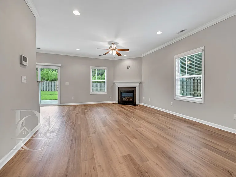 122 Drummond Way — Photo 4