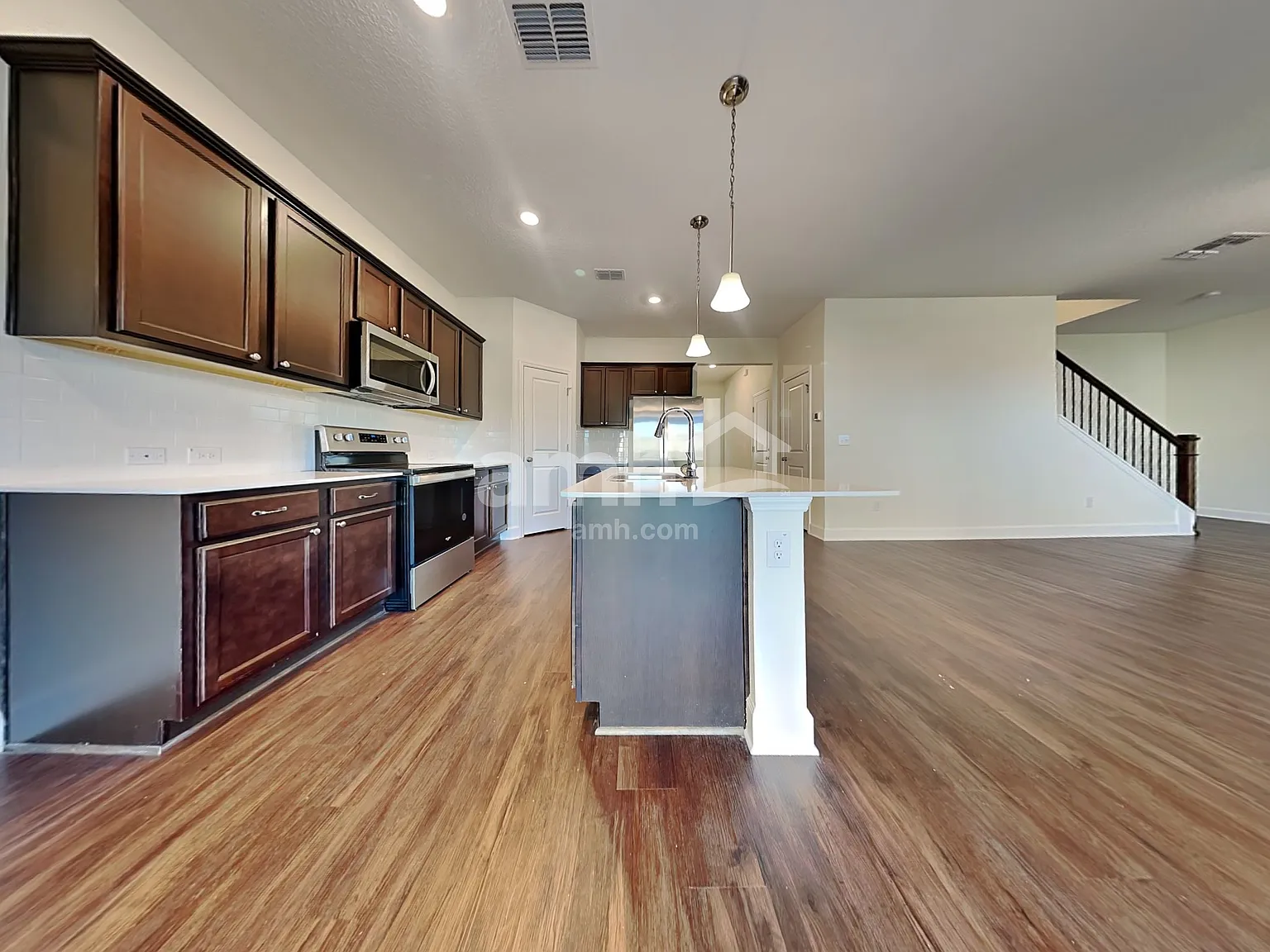 4 bed, 2.5 bath, 2297 sqft, $2,740 — Photo 3