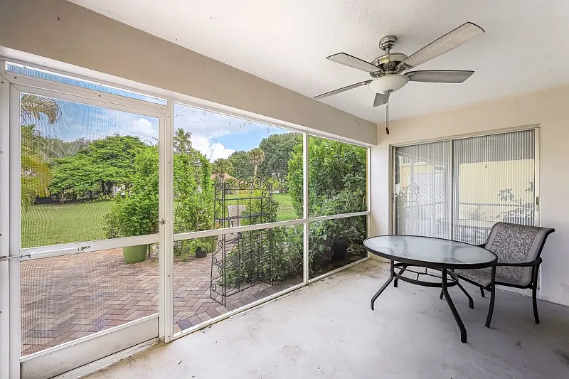Solana Oaks First Floor Private Entry Condo — Photo 1