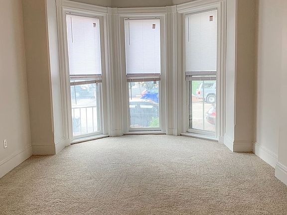 4th image of 104 E Clay St APT A