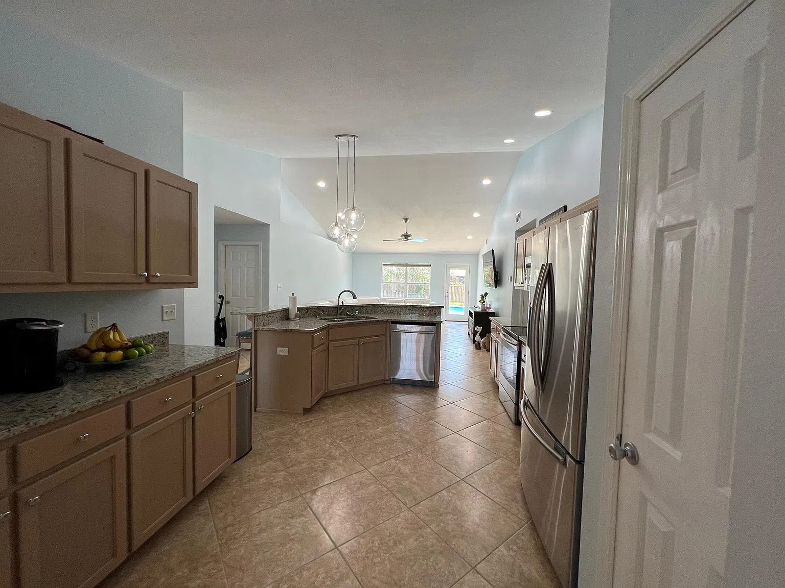 1406 Connemara Cir — Photo 4